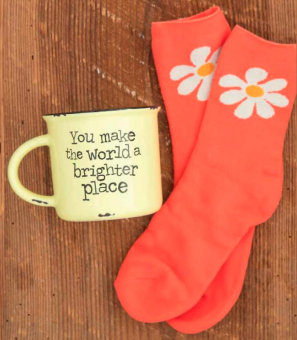 Noi Geschenkset Tasse & Socken 'World Brighter' 